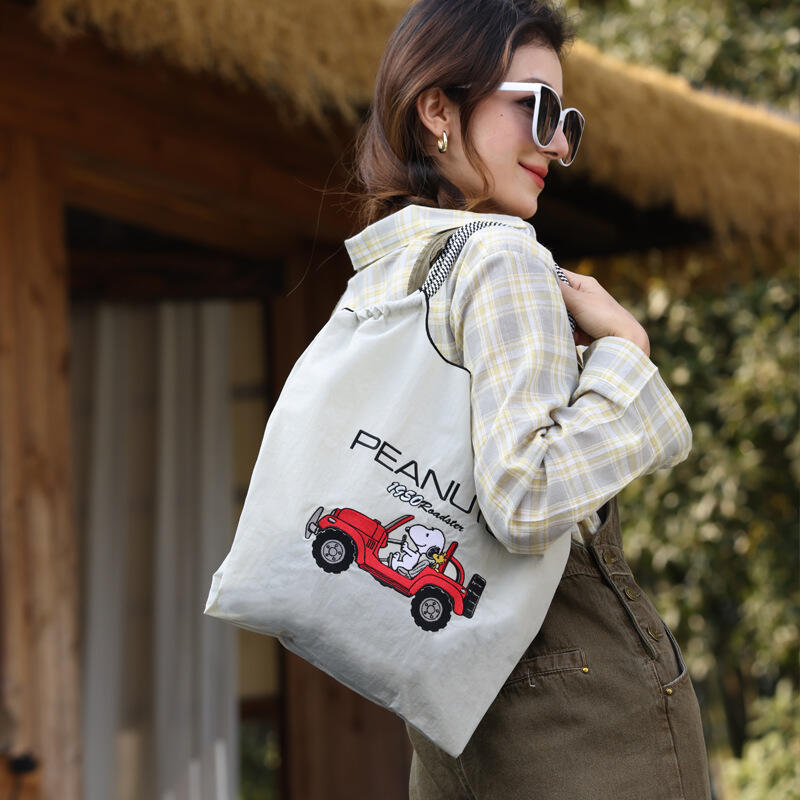 Snoopy Co-Branded Geborduurde  - Accessories Brand For Women recensie en prijs