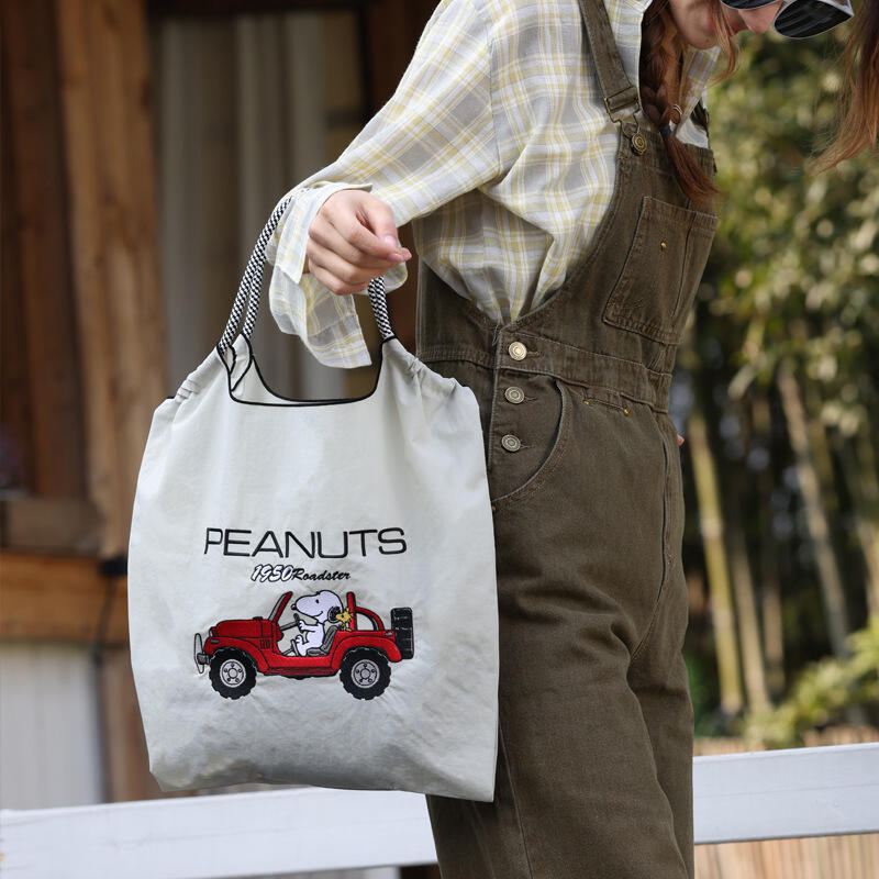 Snoopy Co-Branded Geborduurde  - Accessories Brand For Women recensie en prijs