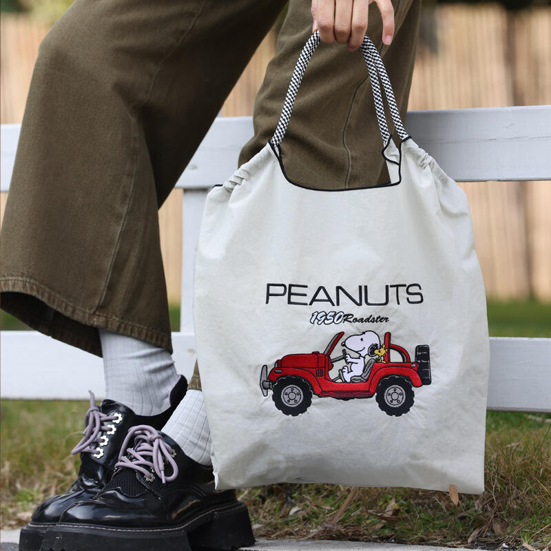 Snoopy Co-Branded Geborduurde  - Accessories Brand For Women recensie en prijs